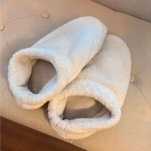 Source Unknown Cream Women Slippers